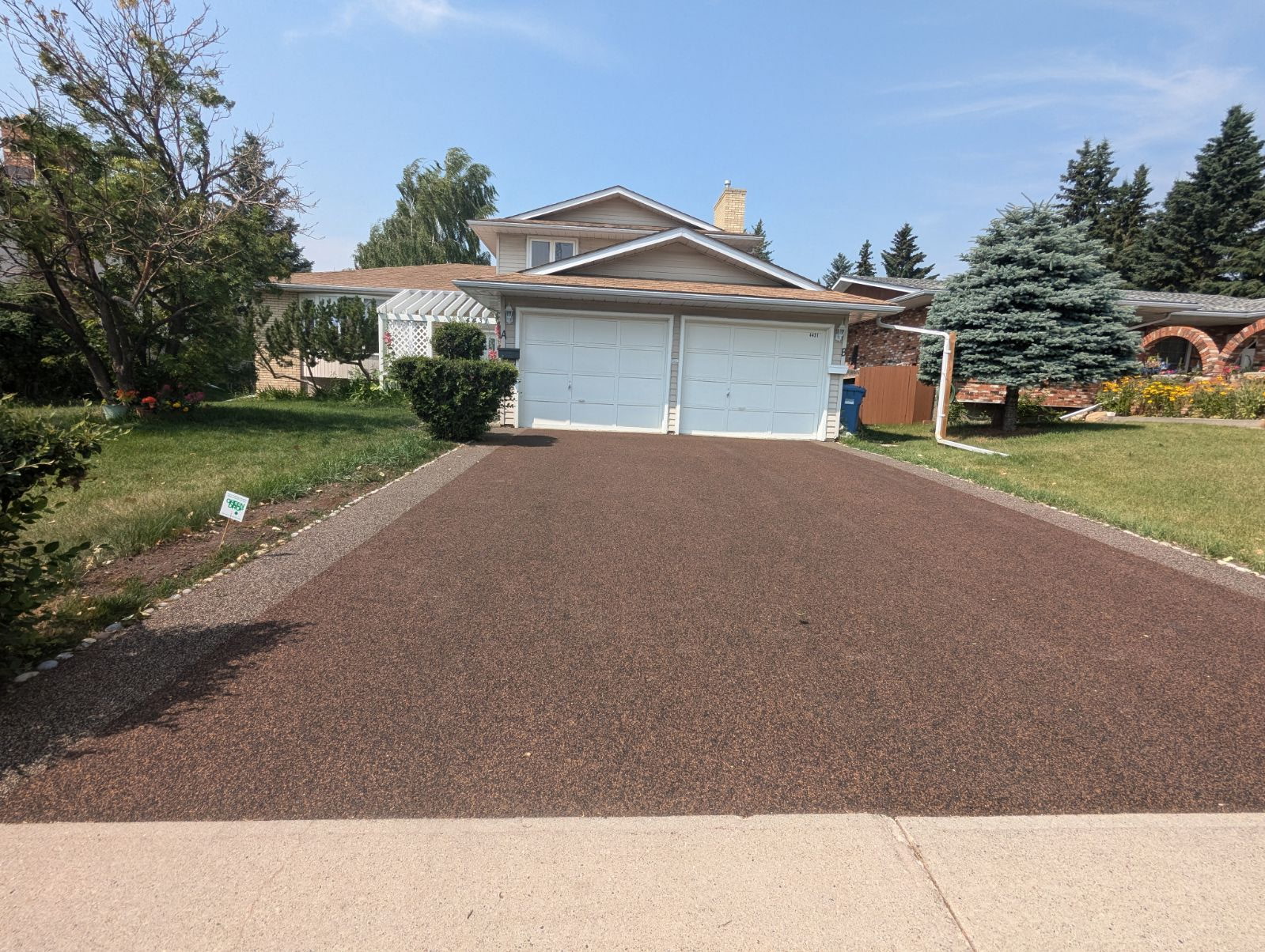 Brown poured rubber driveway